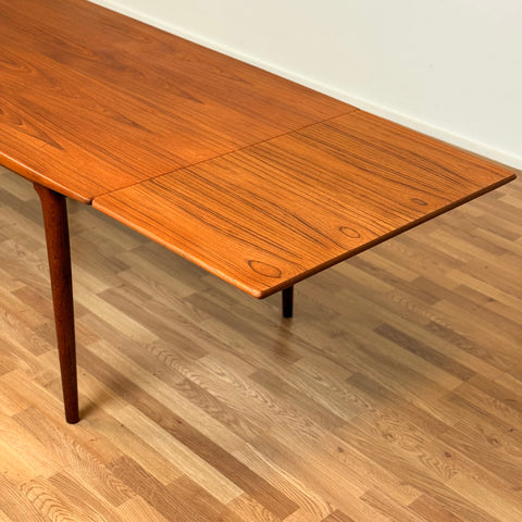 Dining table model "371/ Boomerang" in teak by Alfred Christensen for Slagelse Møbelvaerk A/S, 1960s, Denmark