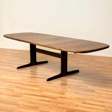 Danish oval dining table in oak by Skovby Møblefabrik