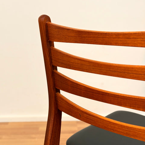 Danish set of 4 dining chairs in teak