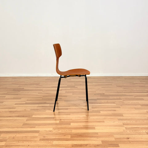 Danish single dining chair made of teak by Fritz Hansen