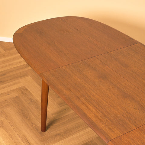 Danish oval dining table in teak by Svend Aage Madsen for Elsteds Møbelfabrik