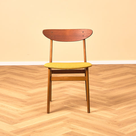 Matstolar i teak och bok av Farstrup, modell 210
