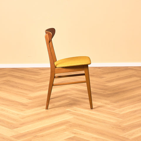 Matstolar i teak och bok av Farstrup, modell 210