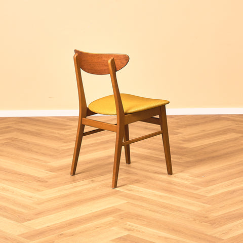 Matstolar i teak och bok av Farstrup, modell 210
