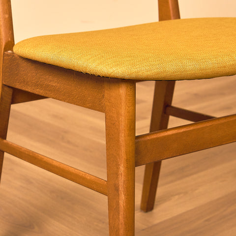 Matstolar i teak och bok av Farstrup, modell 210