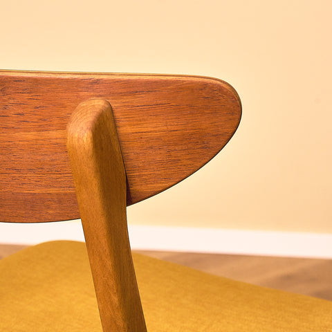 Matstolar i teak och bok av Farstrup, modell 210