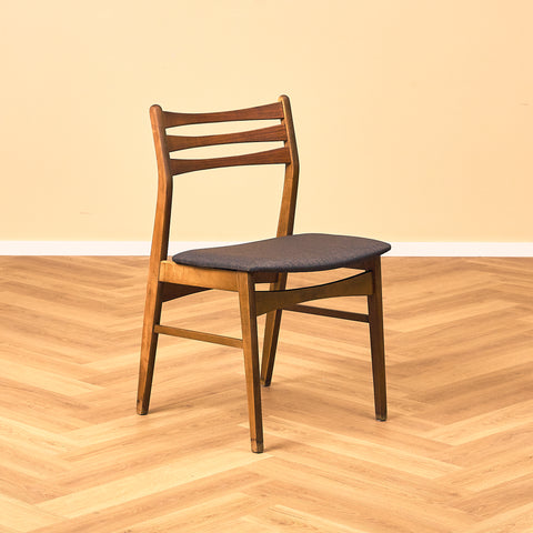 Danskt set med 6 matstolar i teak och bok från SAX