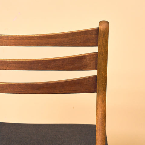 Danskt set med 6 matstolar i teak och bok från SAX