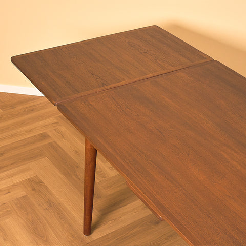 Danish dining table in teak