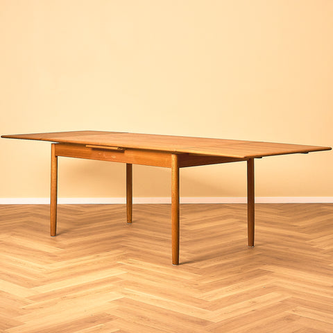 Danish dining table in teak