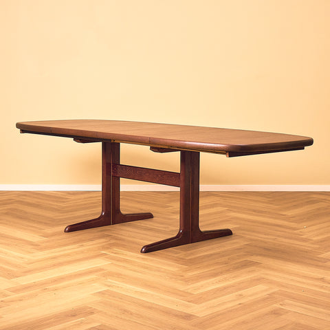 Danish dining table in mahogany by Skovby