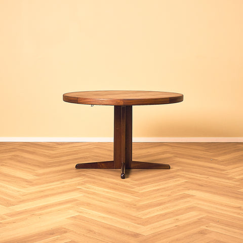 Danish round dining table in mahogany by Bramin
