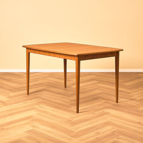 Svenskt rektangulärt matbord i teak