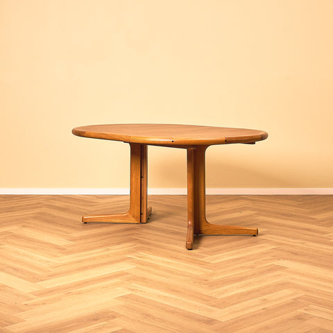 Danish round dining table in teak by D-Scan