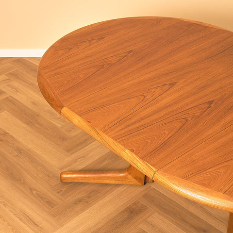 Danish round dining table in teak by D-Scan