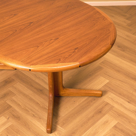 Danish round dining table in teak by D-Scan
