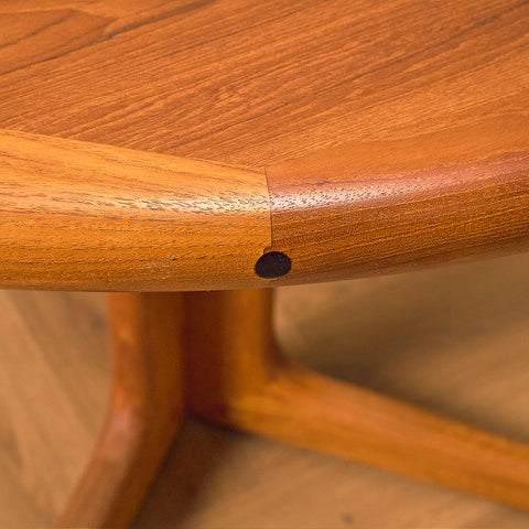 Danish round dining table in teak by D-Scan