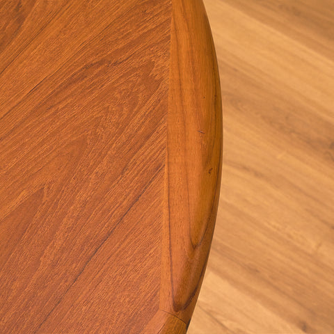 Danish round dining table in teak by D-Scan