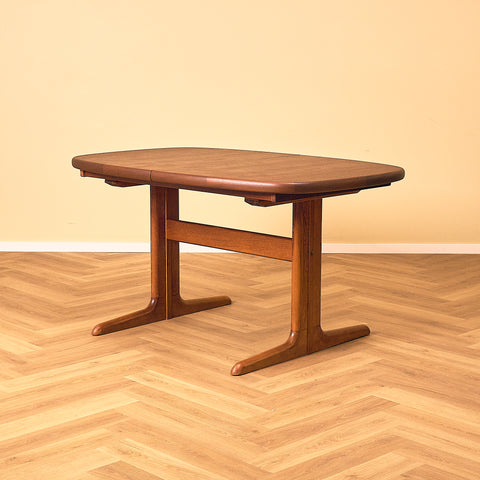 Danish dining table in mahogany by Skovby