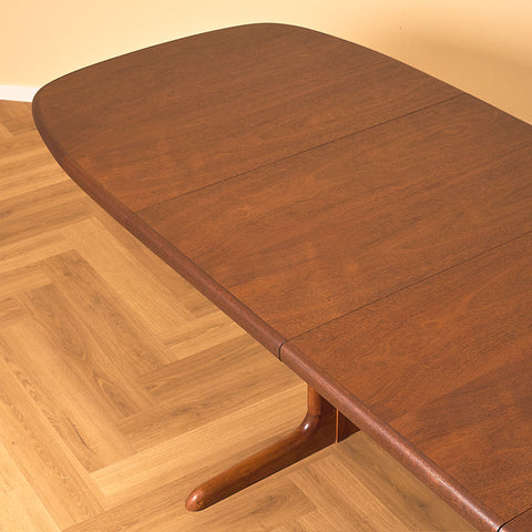 Danish dining table in mahogany by Skovby