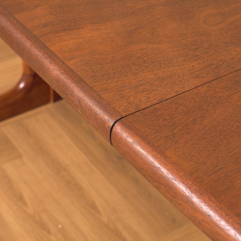 Danish dining table in mahogany by Skovby