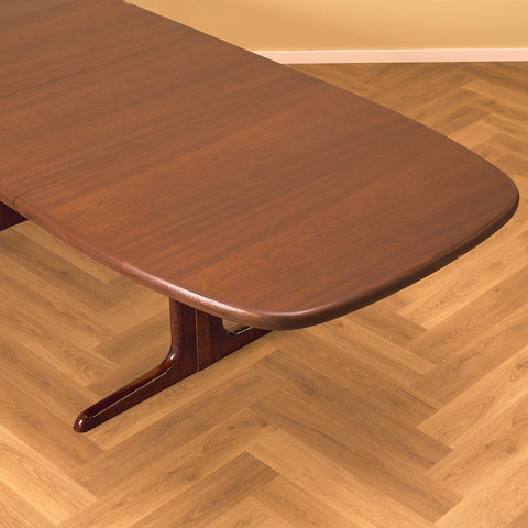 Danish oval dining table in mahogany by Skovby Møbelfabrik