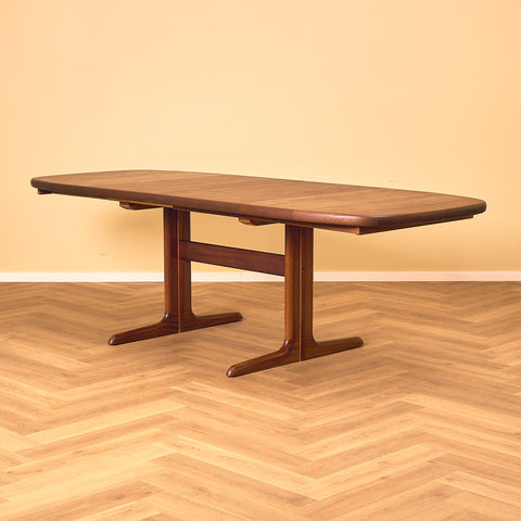 Danish oval dining table in mahogany by Skovby Møbelfabrik