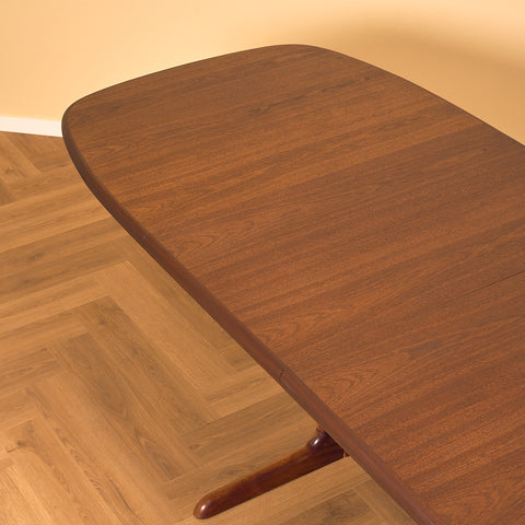Danish oval dining table in mahogany by Skovby Møbelfabrik