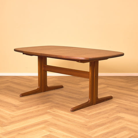 Danish oval dining table in mahogany by Skovby Møbelfabrik