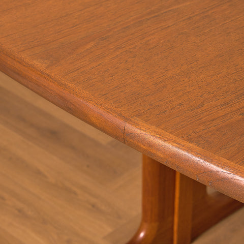 Danish oval dining table in mahogany by Skovby Møbelfabrik