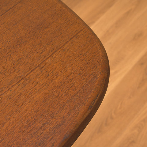 Danish oval dining table in mahogany by Skovby Møbelfabrik