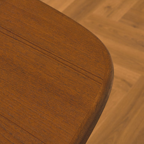 Danish oval dining table in mahogany by Skovby Møbelfabrik