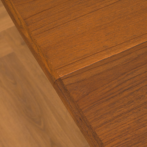 Danish oval dining table in mahogany by Skovby Møbelfabrik