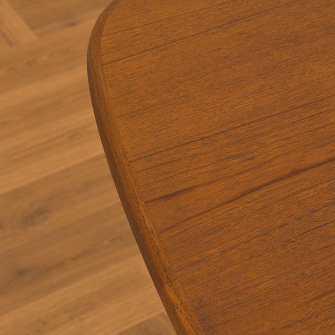 Danish oval dining table in mahogany by Skovby Møbelfabrik