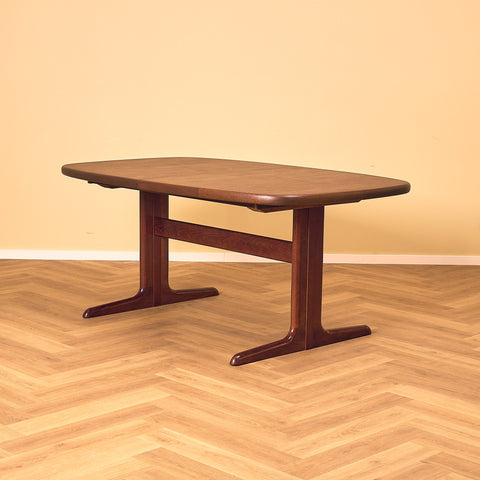 Danish oval dining table in mahogany by Skovby Møbelfabrik