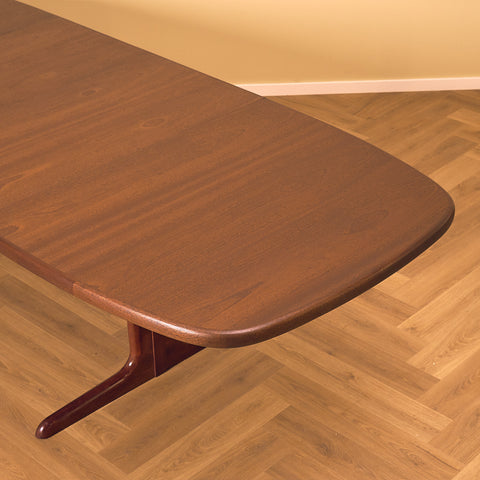 Danish oval dining table in mahogany by Skovby Møbelfabrik