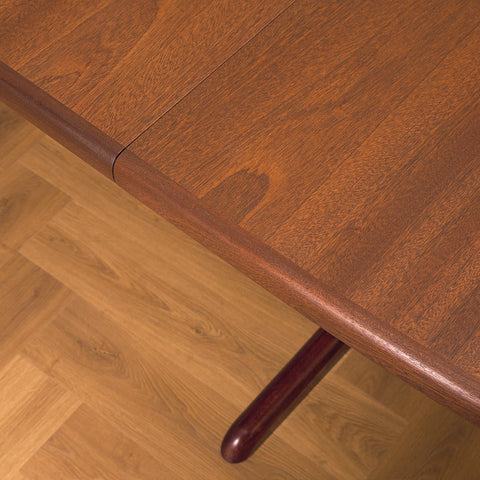 Danish oval dining table in mahogany by Skovby Møbelfabrik