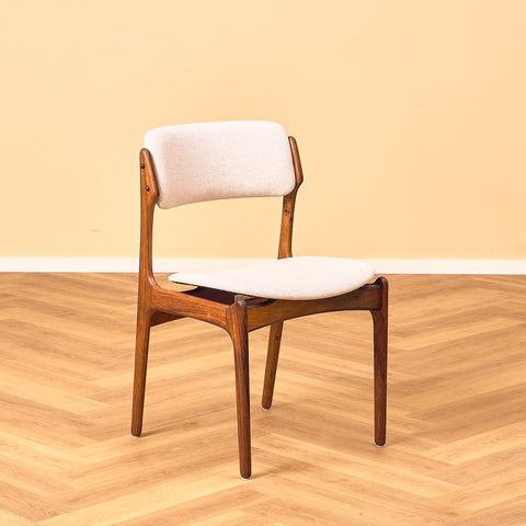 Danish dining chairs in Santos rosewood by Erik Buch for Oddense Maskinsnedkeri, model OD49