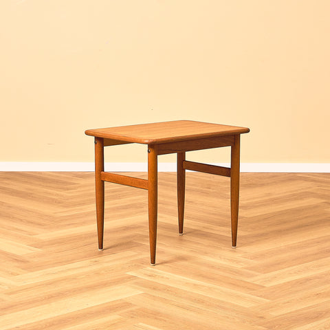 Svenskt sidobord i teak från HMB Möbler Rörvik