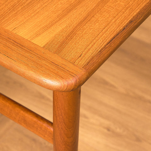 Svenskt sidobord i teak från HMB Möbler Rörvik