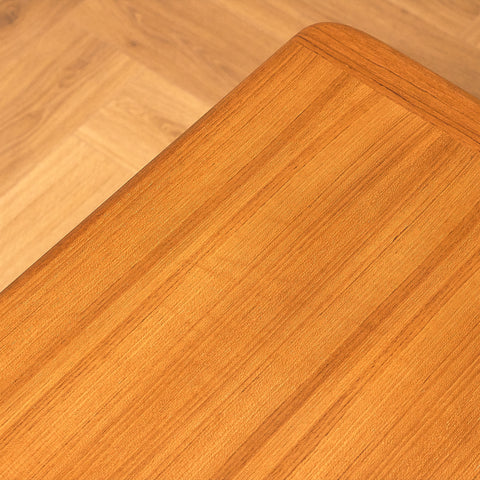 Svenskt sidobord i teak från HMB Möbler Rörvik