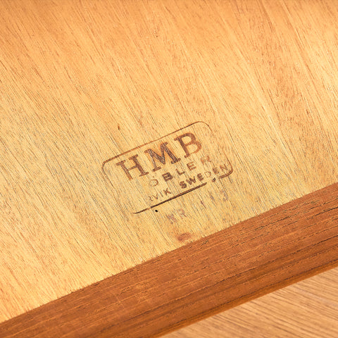 Svenskt sidobord i teak från HMB Möbler Rörvik