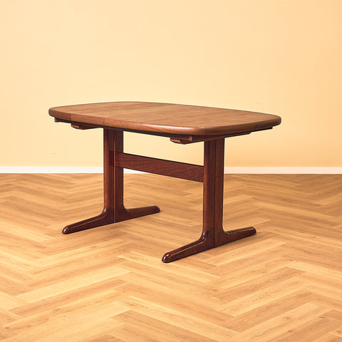 Danish dining table in mahogany by Skovby