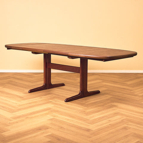 Danish dining table in mahogany by Skovby