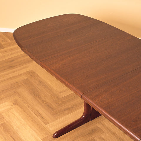 Danish dining table in mahogany by Skovby