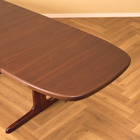 Danish dining table in mahogany by Skovby