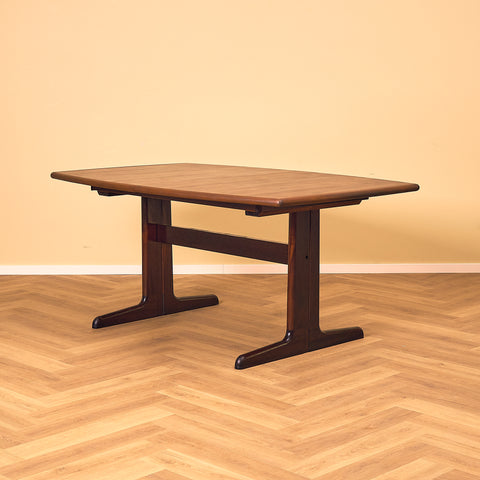 Danish oval dining table in Santos rosewood by Gudme Møbelfabrik