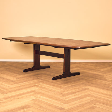 Danish oval dining table in Santos rosewood by Gudme Møbelfabrik