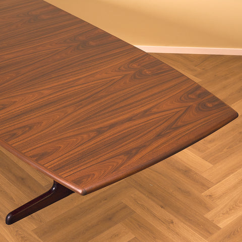 Danish oval dining table in Santos rosewood by Gudme Møbelfabrik