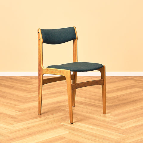 Danish set of 4 dining chairs in oak by Erik Buch for Nova